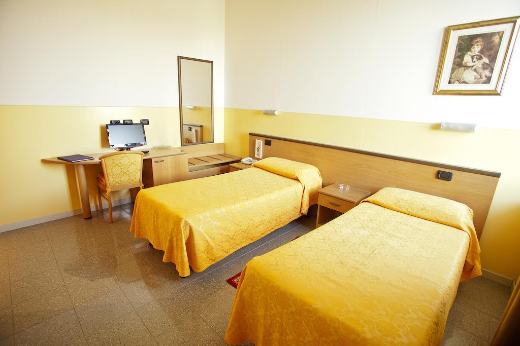 Castelvetro Piacentino Master Hotel מראה חיצוני תמונה