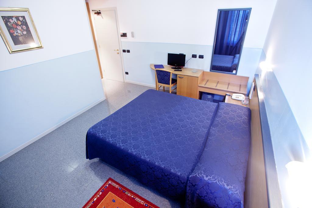 Castelvetro Piacentino Master Hotel מראה חיצוני תמונה