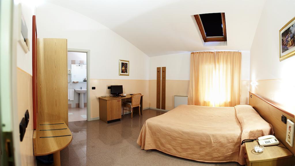 Castelvetro Piacentino Master Hotel מראה חיצוני תמונה