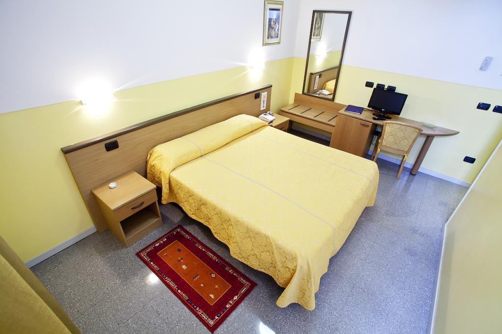 Castelvetro Piacentino Master Hotel מראה חיצוני תמונה