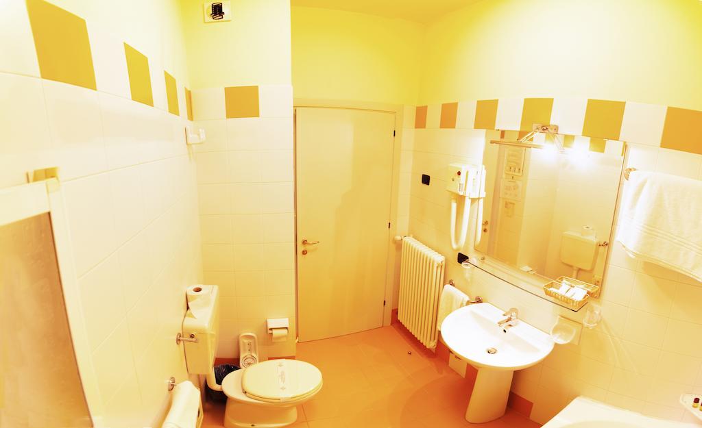Castelvetro Piacentino Master Hotel מראה חיצוני תמונה