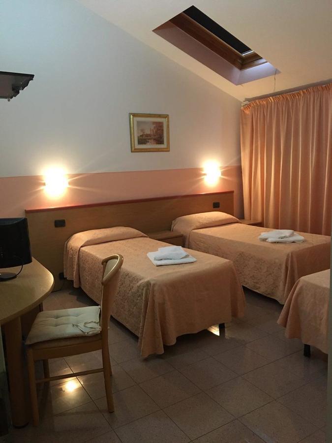 Castelvetro Piacentino Master Hotel מראה חיצוני תמונה