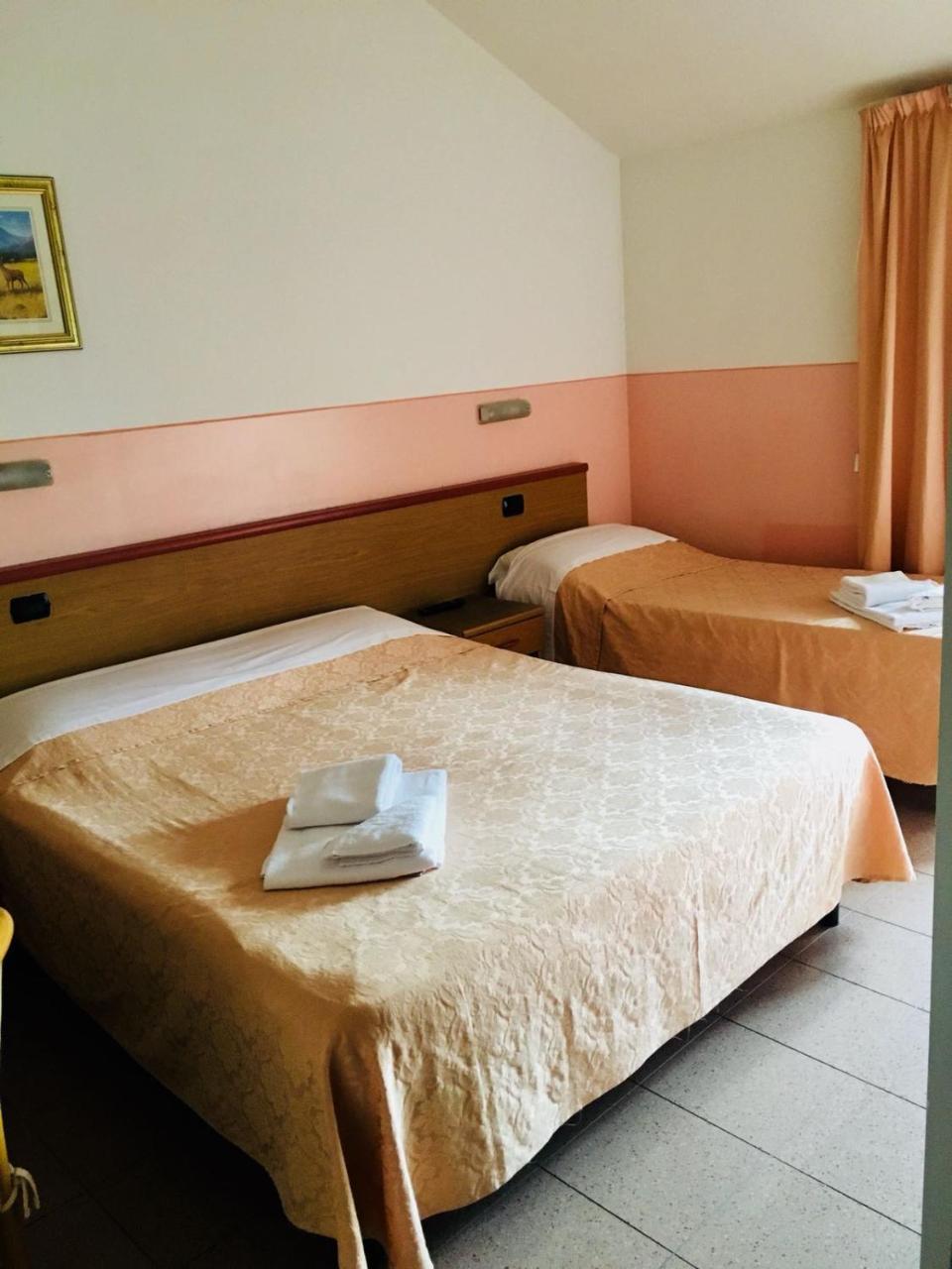 Castelvetro Piacentino Master Hotel מראה חיצוני תמונה